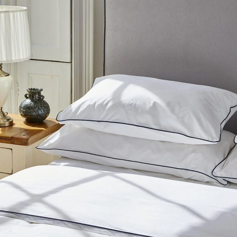 Hotel s 5 zvjezdica Plain Saten White Piped Pokrivač za pokrivač